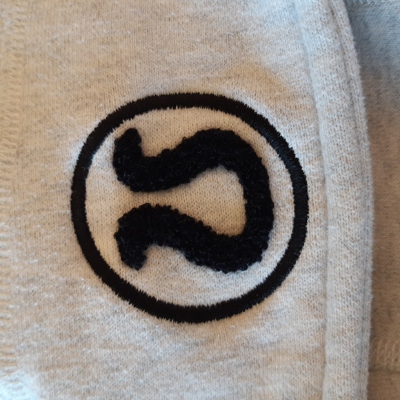 GUC Lululemon Scuba Hoodie Sz 4, Heathered Gray with Feather Print on back - Picture 3 of 5